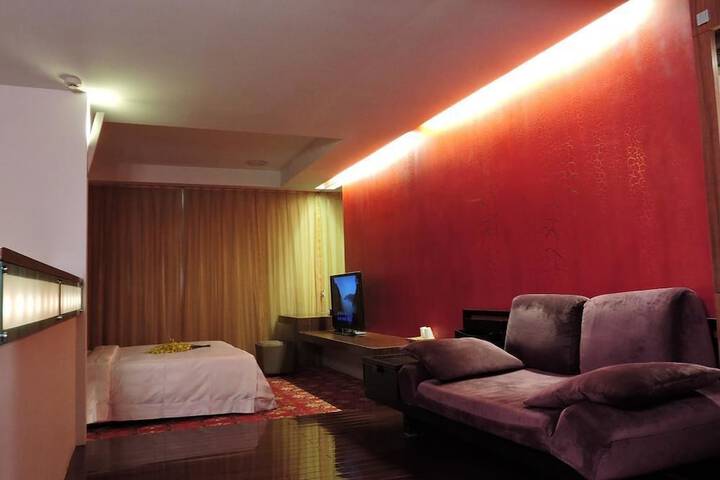 Room 11 of 27