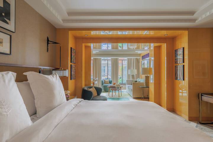 Room 33 of 130