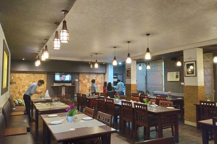 Dining 42 of 55