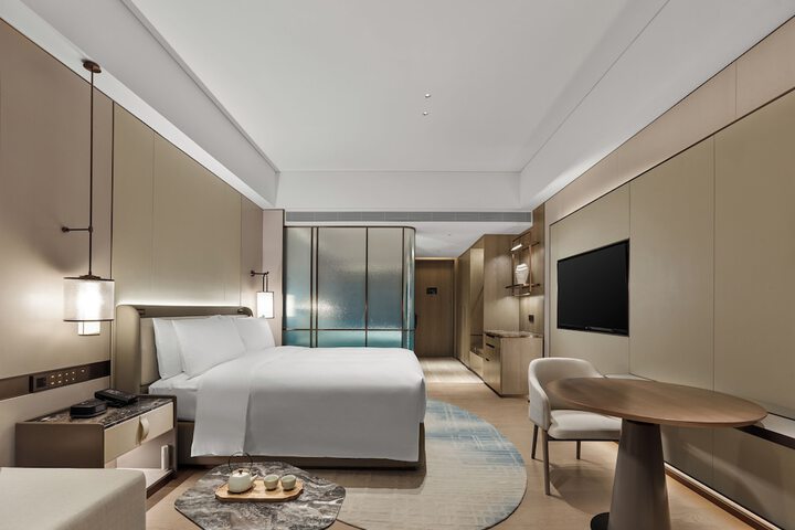 Room 27 of 90