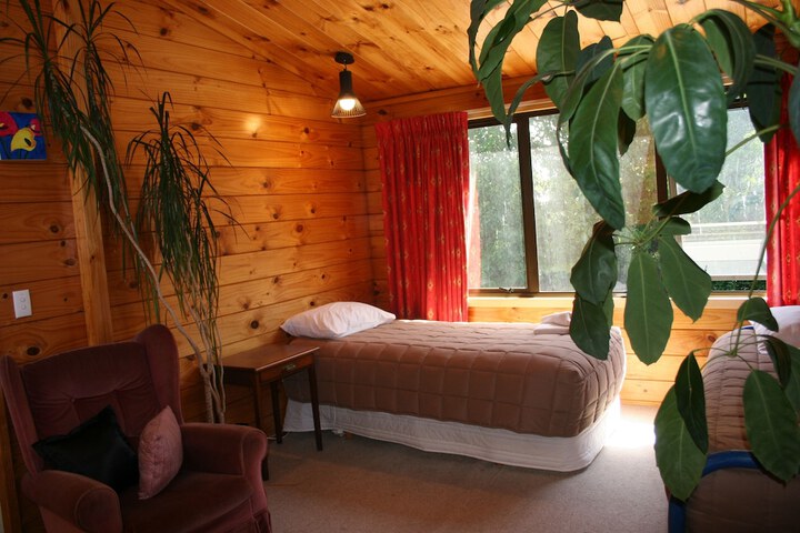 Room 16 of 76