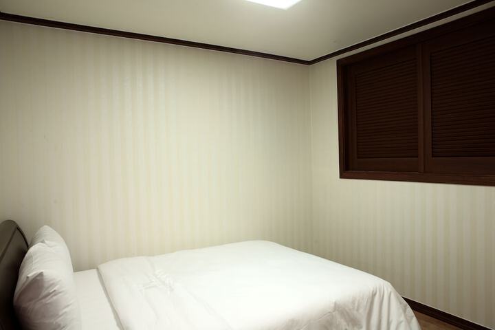 Room 10 of 56