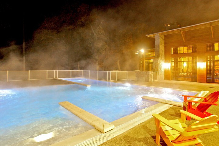 Hotel Pool