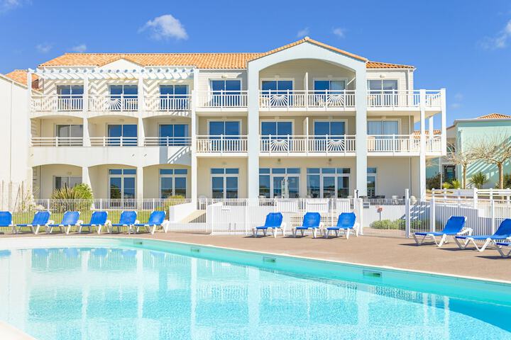 Pool Hotel
