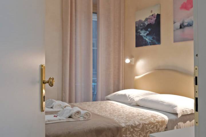 Room 16 of 37