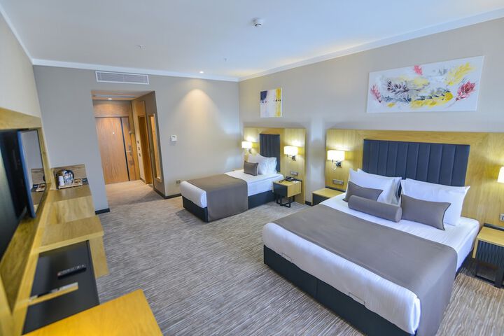 Room 6 of 36