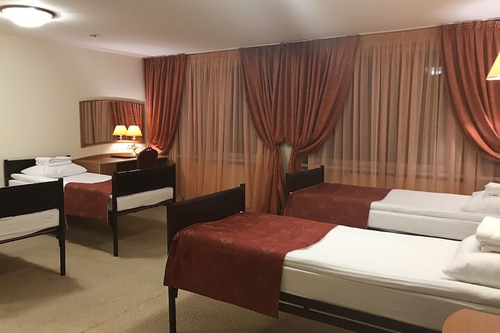 Room 13 of 83