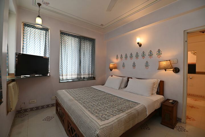 Room 28 of 74