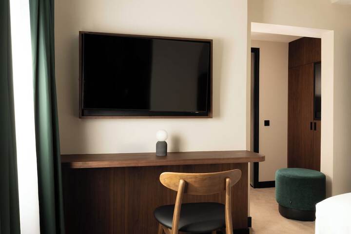 Room 34 of 80