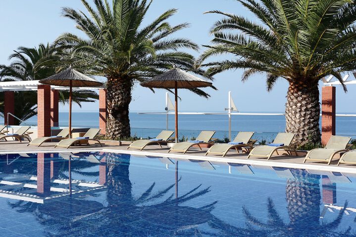Hotel Pool
