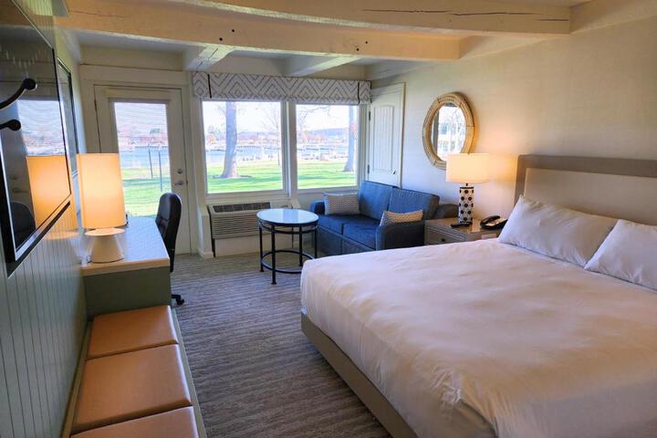 1 King Bed Resort View (6 of 9)