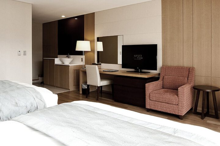 Room 4 of 110