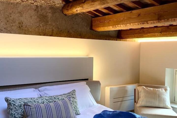 Room 12 of 33