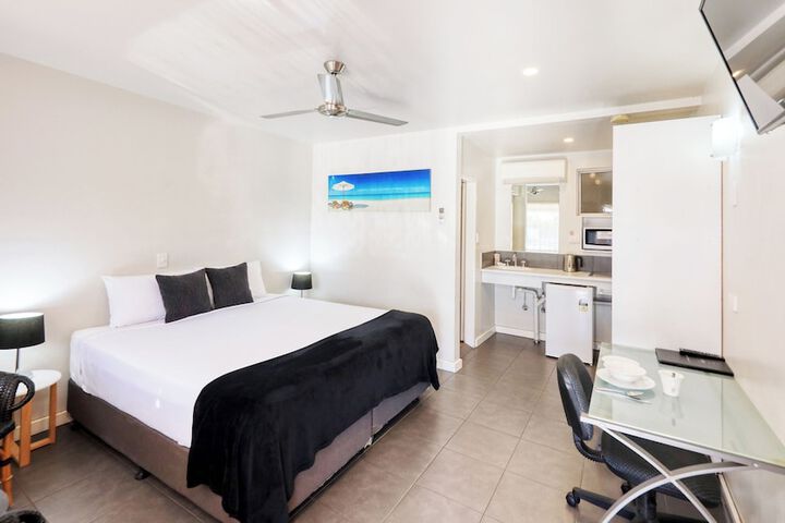 Room 3 of 32