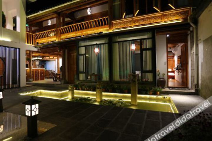 Lanzhi Fangyou Qinghuan Private Resort Hotel