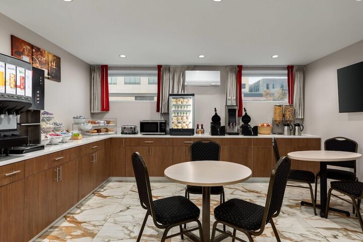 Breakfast/Coffee Service 29 of 34