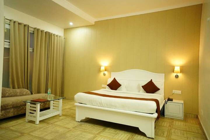 Room 8 of 32