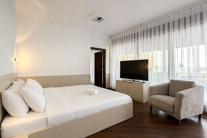 Room 4 of 38