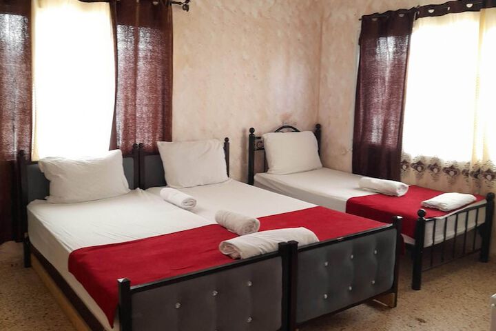 Room 12 of 87