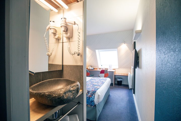 Room 19 of 62