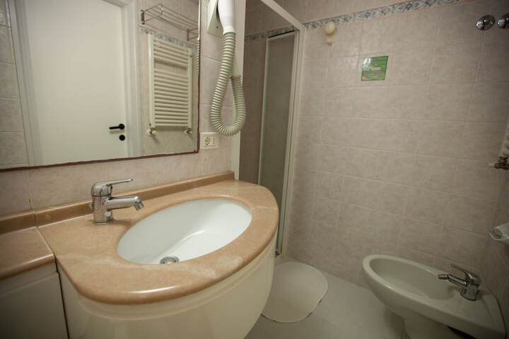 Room 108 of 124