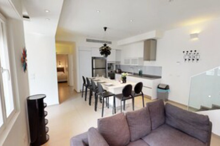 Room 15 of 29