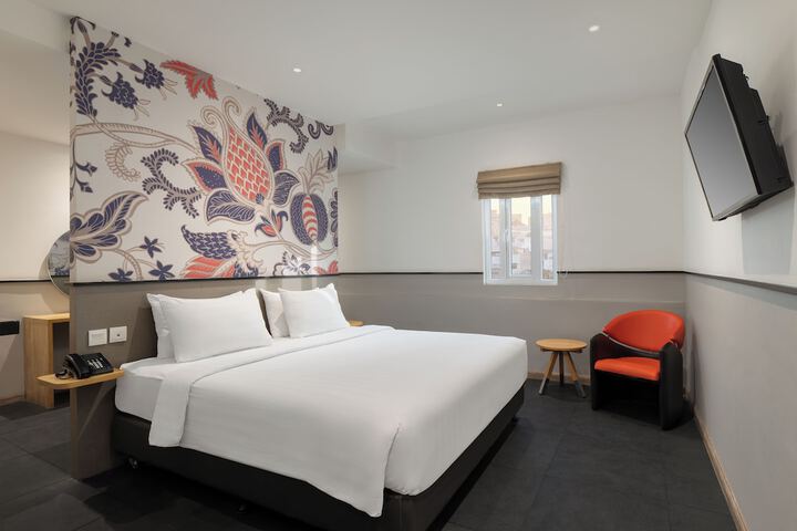 Room 11 of 25