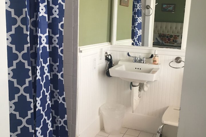 Room 32 of 47