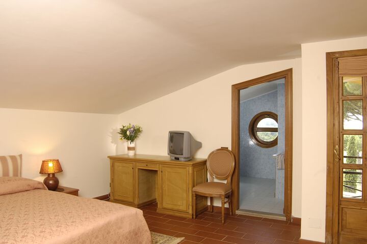 Room 17 of 94
