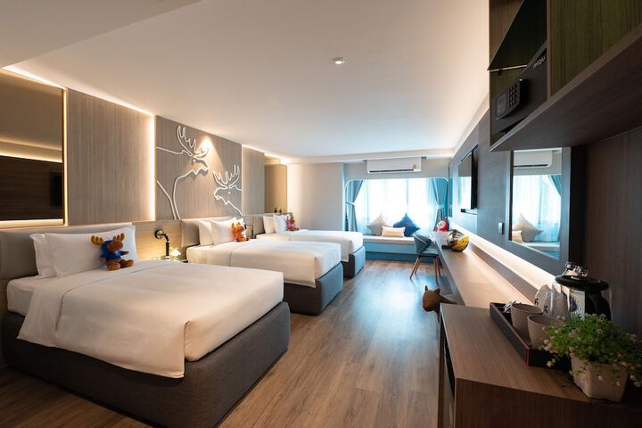 Room 44 of 136