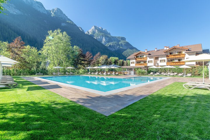 Pools & Facilities