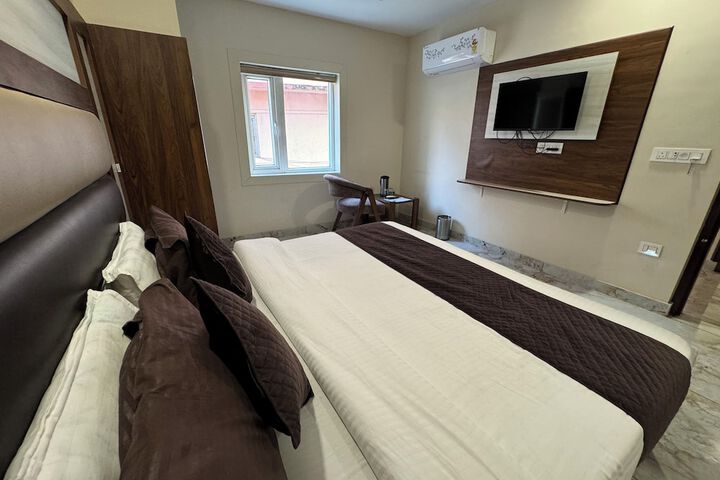 Room 10 of 17
