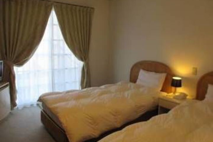 Room 13 of 23
