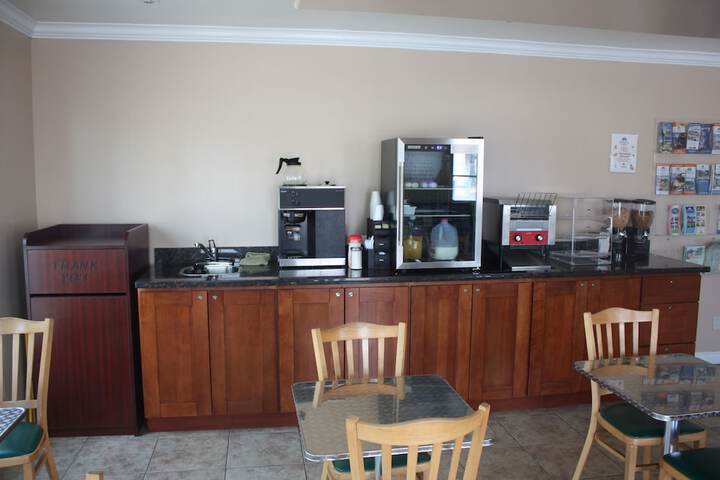 Breakfast/Coffee Service 34 of 37