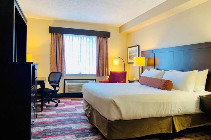 2 Queen Beds Upstairs Microwave and Refrigerator in Room Safe Full Breakfast (4 of 9)