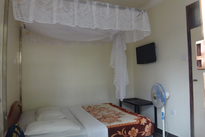 Room 11 of 25