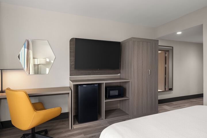 Room 11 of 49