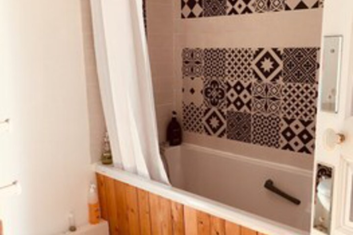 Room 10 of 27