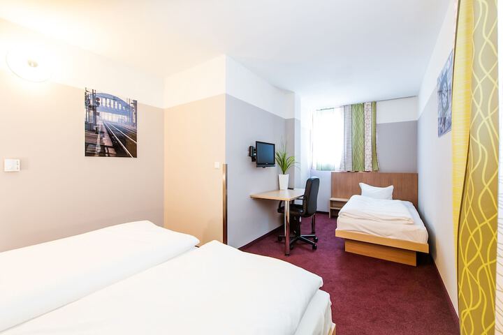Room 9 of 29