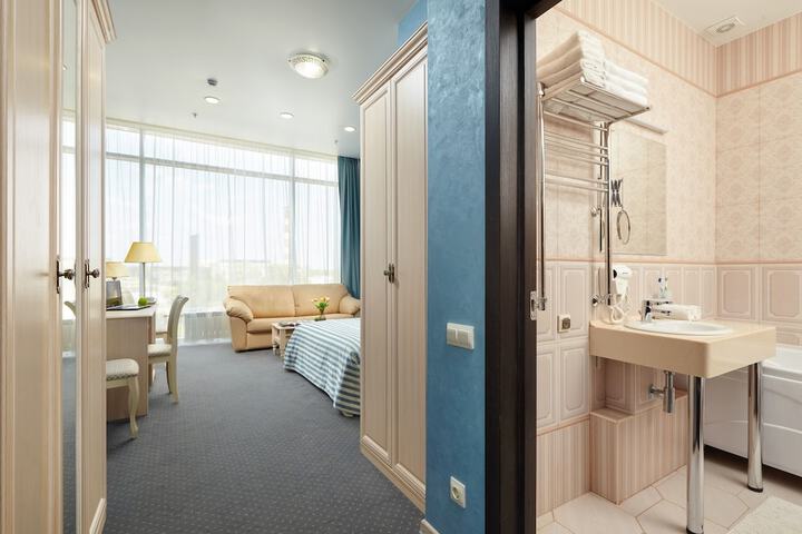 Room 4 of 39