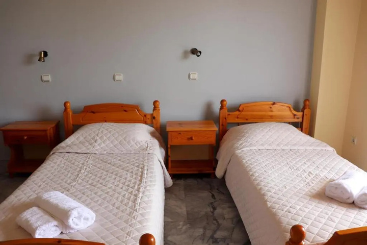 Room 4 of 15