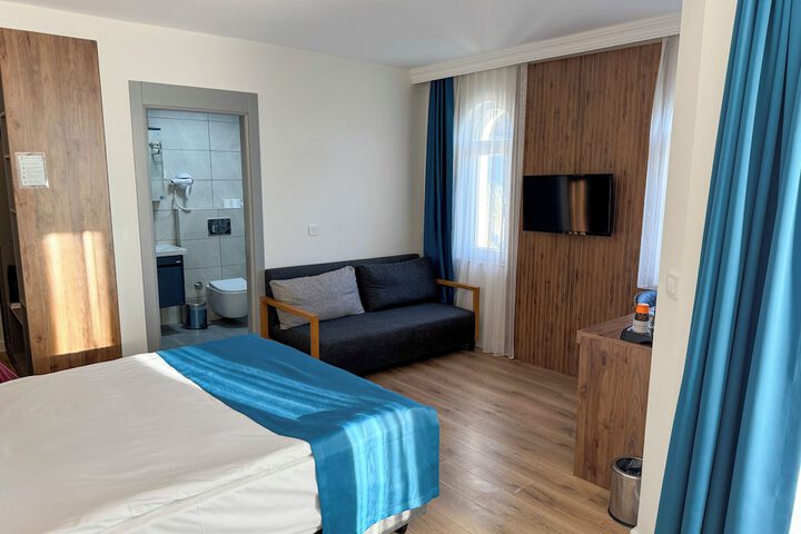 Room 12 of 30