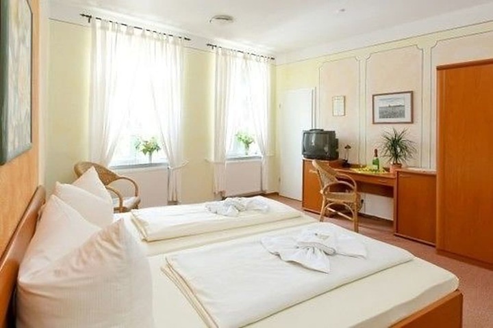 Room 5 of 61