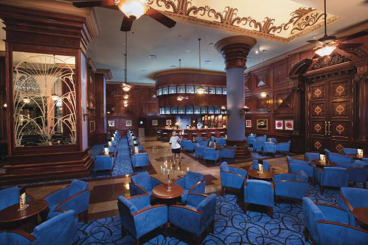 Lounge 63 of 85