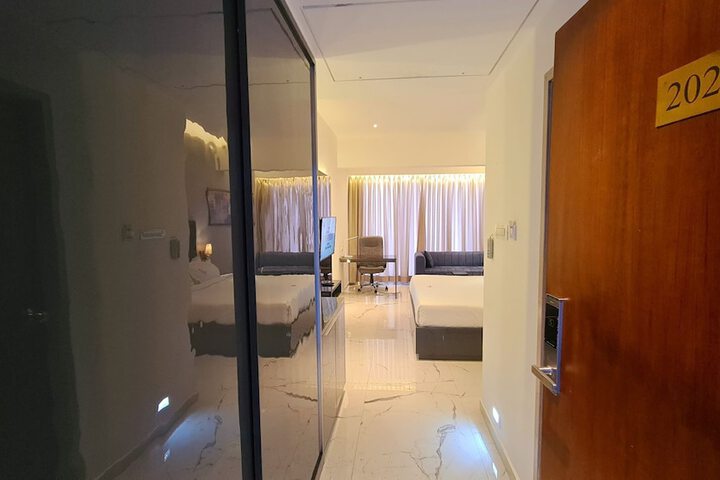 Room 8 of 37