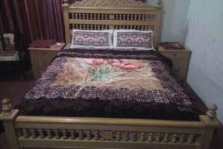 Room 5 of 6