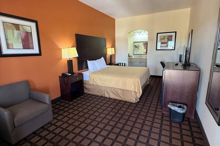 Room 4 of 15