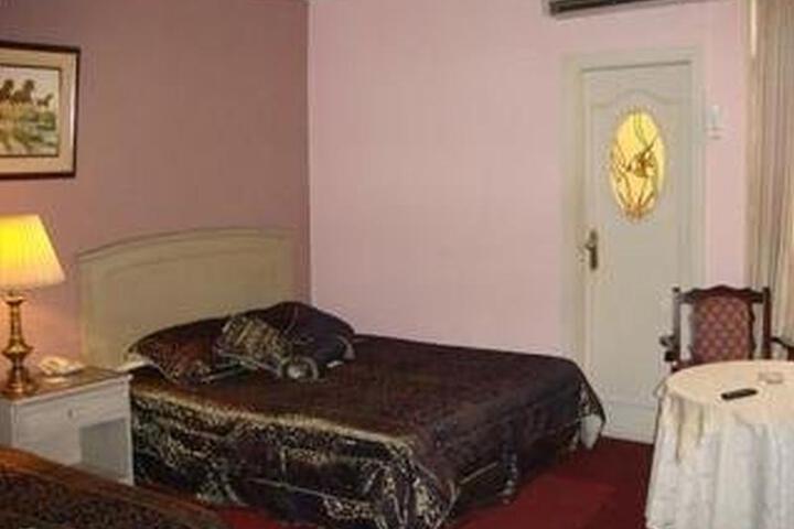Room 6 of 7