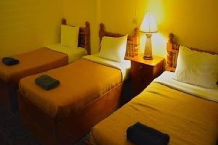 Room 13 of 37