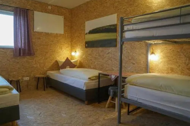 Room 2 of 10